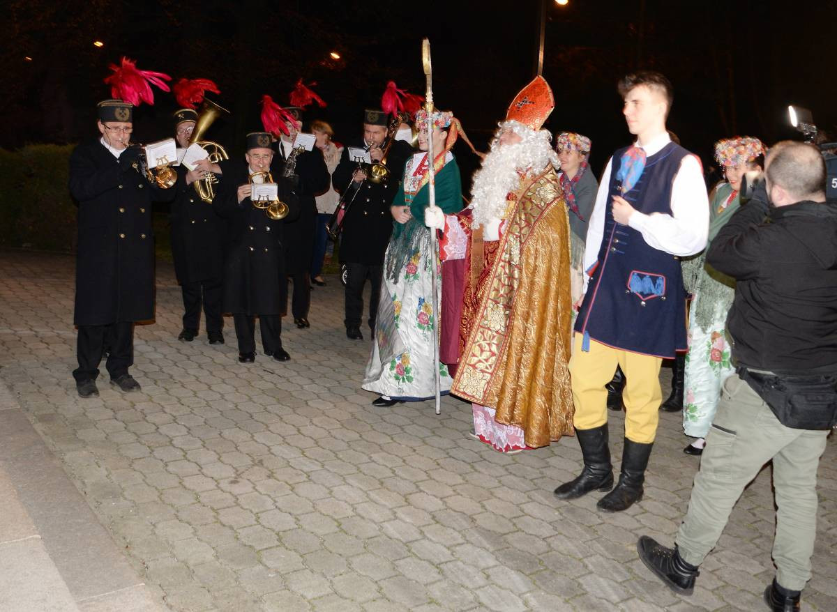 Nakło Śląskie. Św. Mikołaj przyjechał dużym fiatem