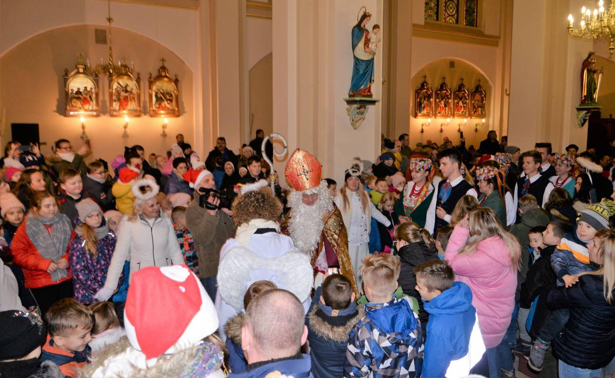Nakło Śląskie. Św. Mikołaj przyjechał dużym fiatem