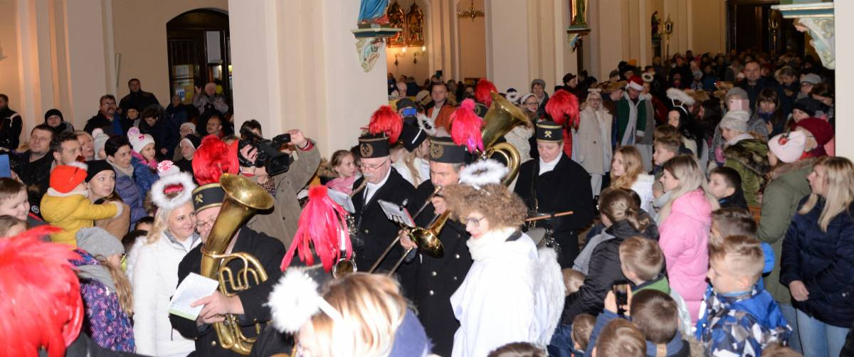 Nakło Śląskie. Św. Mikołaj przyjechał dużym fiatem