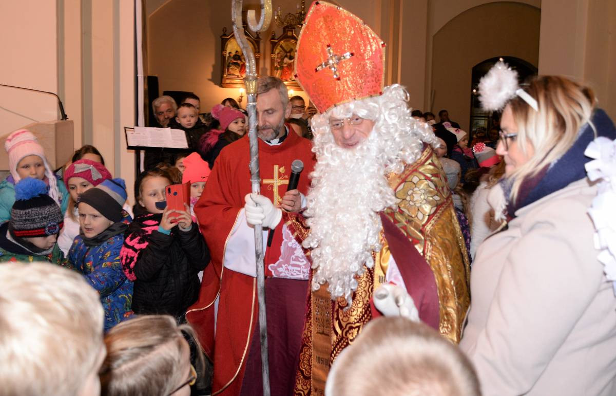 Nakło Śląskie. Św. Mikołaj przyjechał dużym fiatem