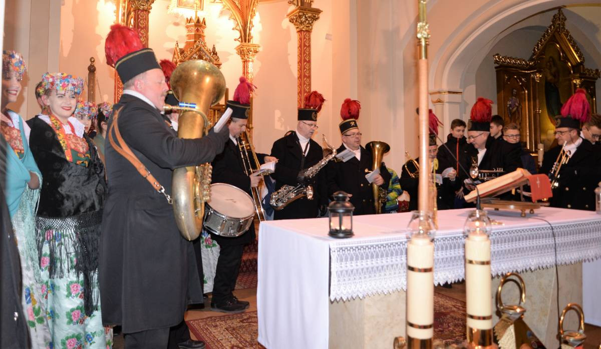Nakło Śląskie. Św. Mikołaj przyjechał dużym fiatem