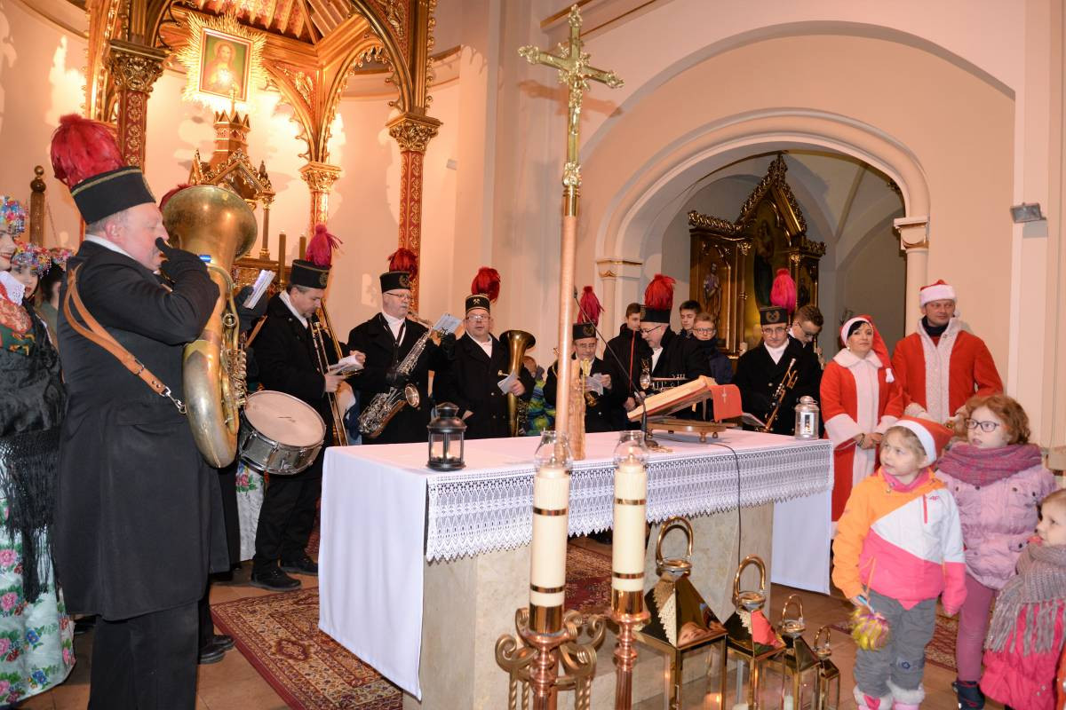 Nakło Śląskie. Św. Mikołaj przyjechał dużym fiatem