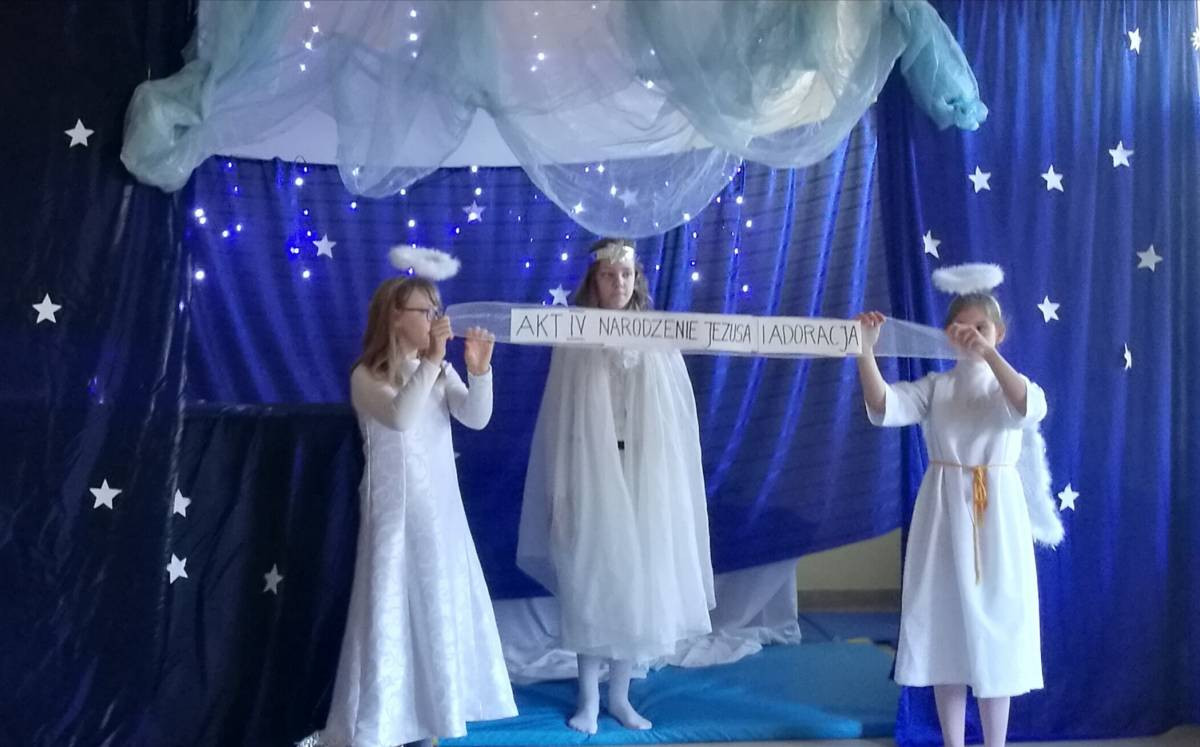 Szkolny spektakl w Potępie