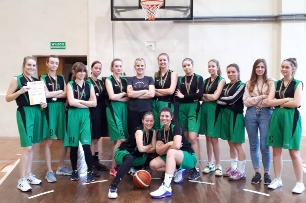 Koszykarska dominacja dziewcząt ze Staszica