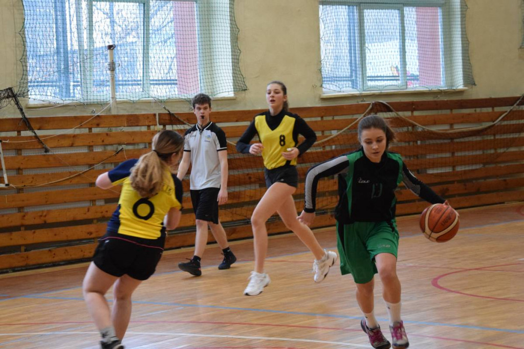 Koszykarska dominacja dziewcząt ze Staszica