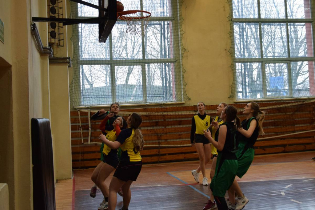 Koszykarska dominacja dziewcząt ze Staszica