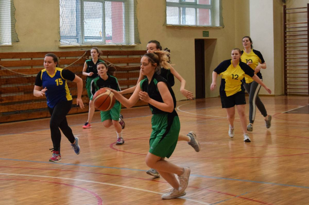 Koszykarska dominacja dziewcząt ze Staszica