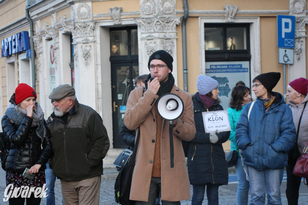 Protest przeciwko wycinkom drzew