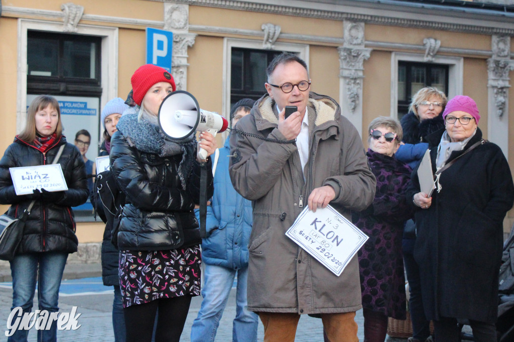 Protest przeciwko wycinkom drzew