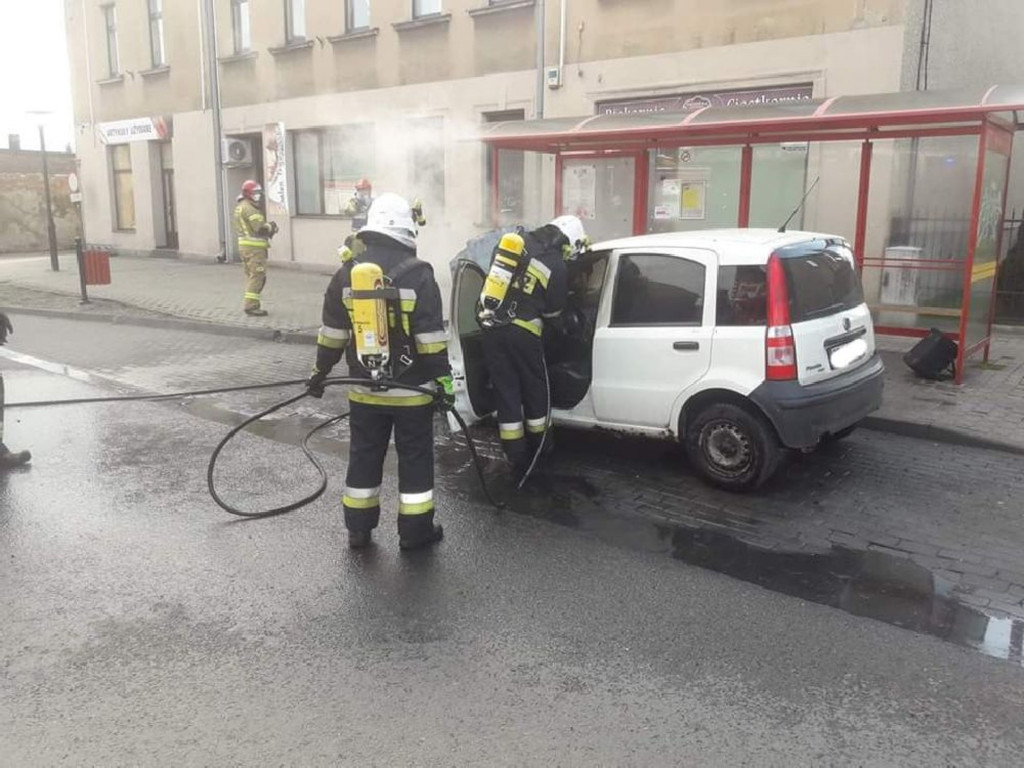 Na Rynku w Miasteczku Śląskim spłonął samochód