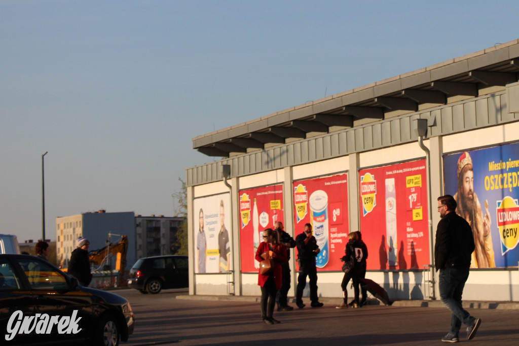 4 policjantów, 2 radiowozy kontra dwie protestujące