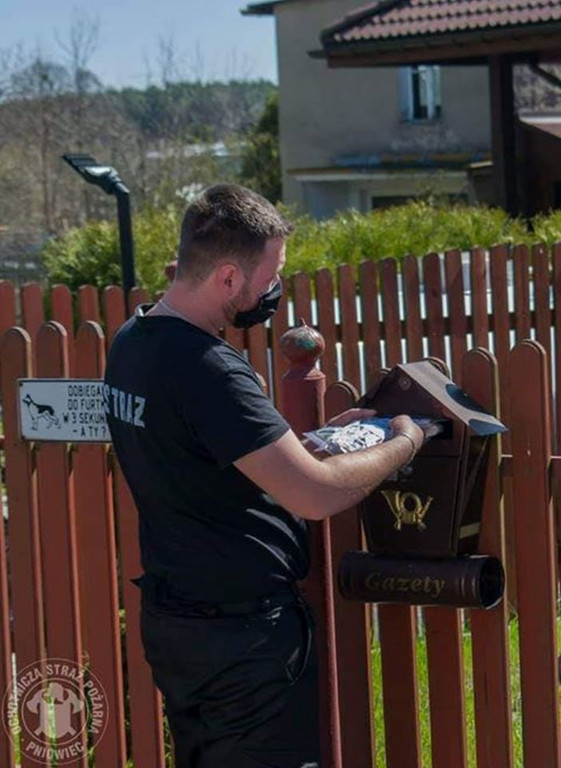 Maseczki dla seniorów z Pniowca