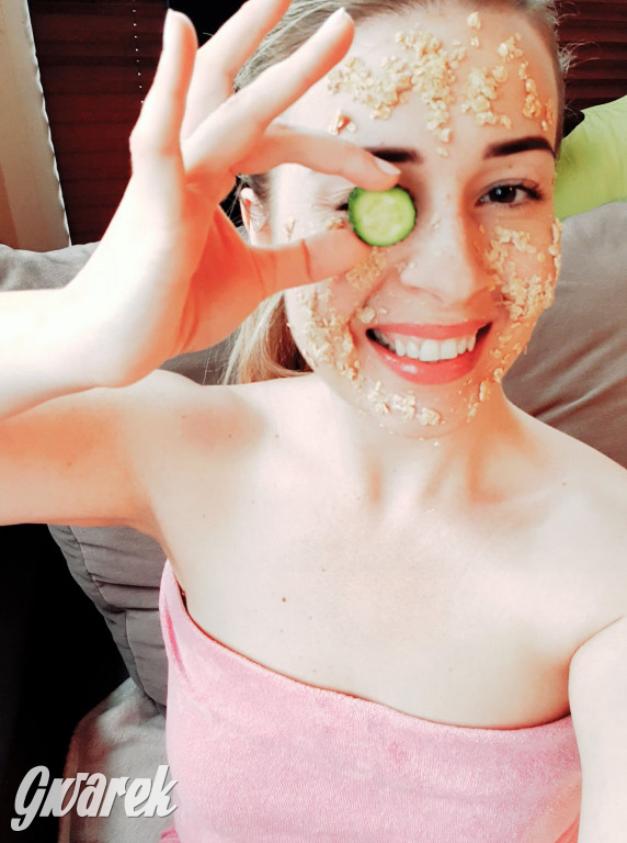 Płatki owsiane, fusy z kawy, miód czyli domowe spa