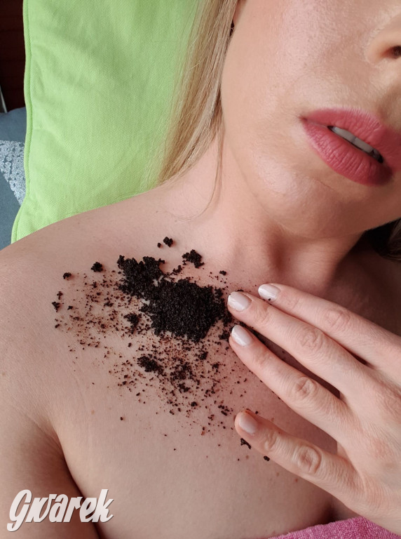 Płatki owsiane, fusy z kawy, miód czyli domowe spa