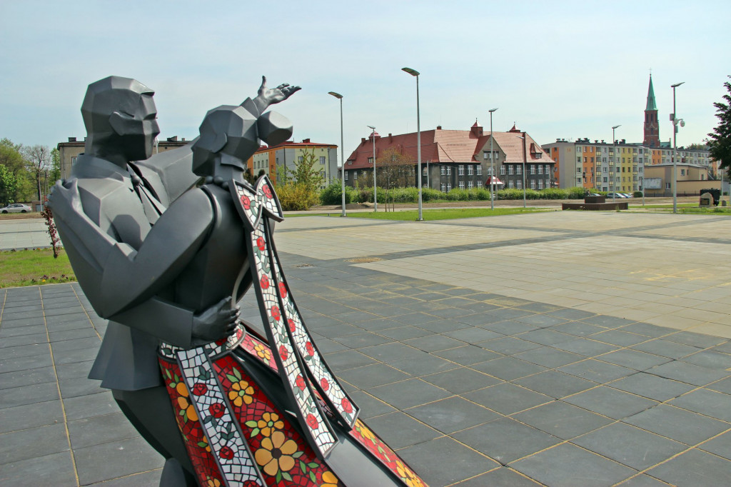 Tańcząca para na rynku w Radzionkowie