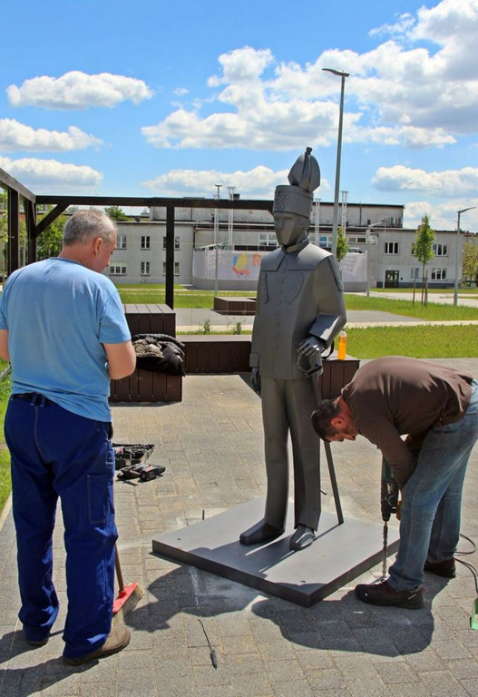Kolejne rzeźby na nowym rynku