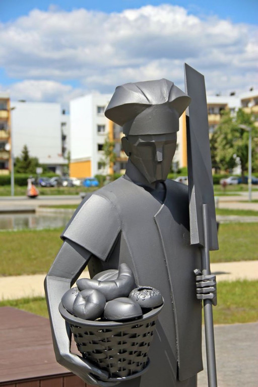 Kolejne rzeźby na nowym rynku