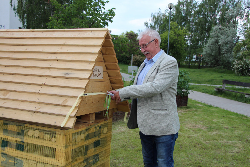 Osada Jana. Hotel dla pszczół i zapylaczy otwarty