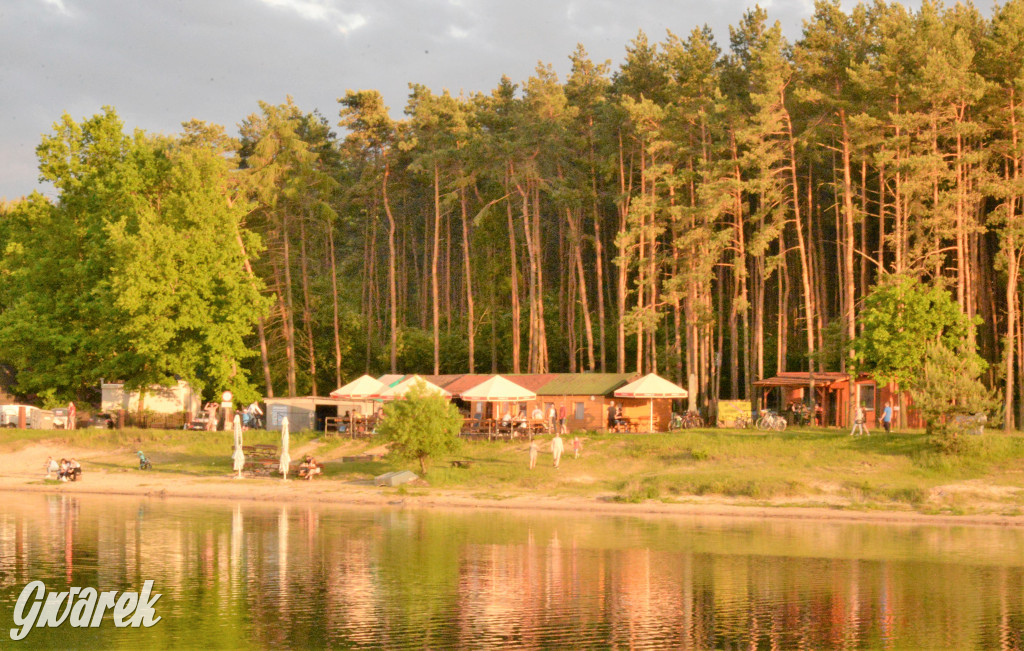 Chechło wieczorową porą. Dobre miejsce na spacer