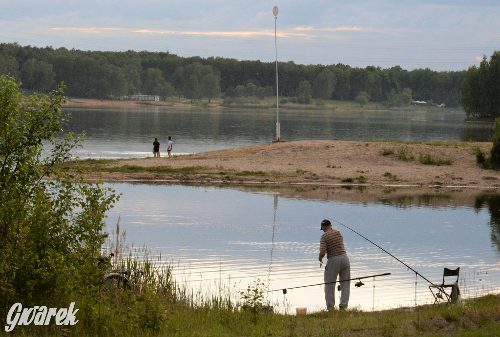 Chechło wieczorową porą. Dobre miejsce na spacer