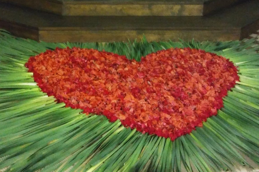 Dywan kwiatowy zamiast procesji