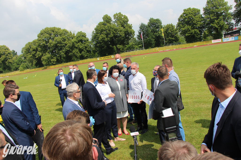 Premier Morawiecki na stadionie TS Gwarek