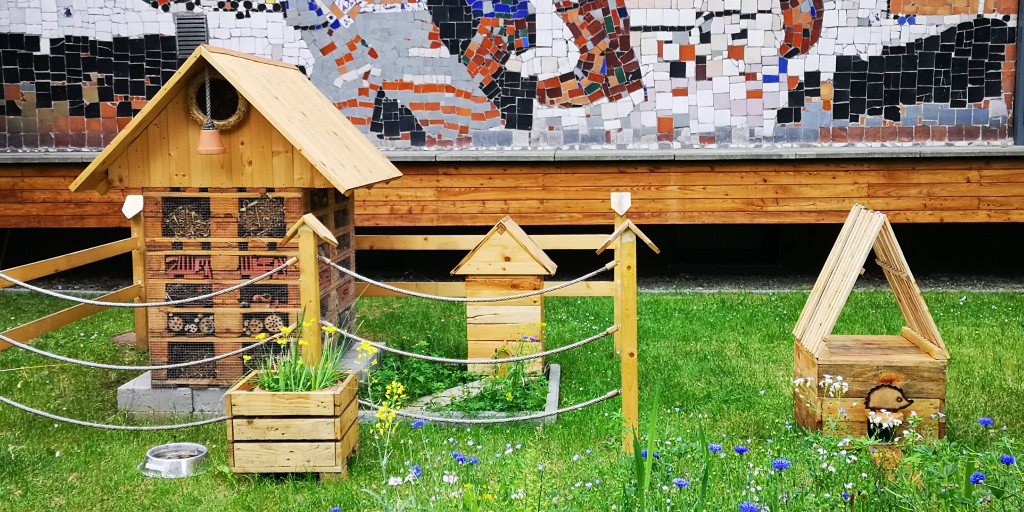 Hotelik przed Tarnogórskim Centrum Kultury