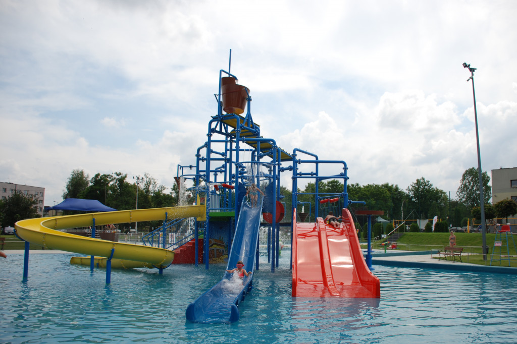 Basen otwarty, wodny i piracki plac zabaw czekają