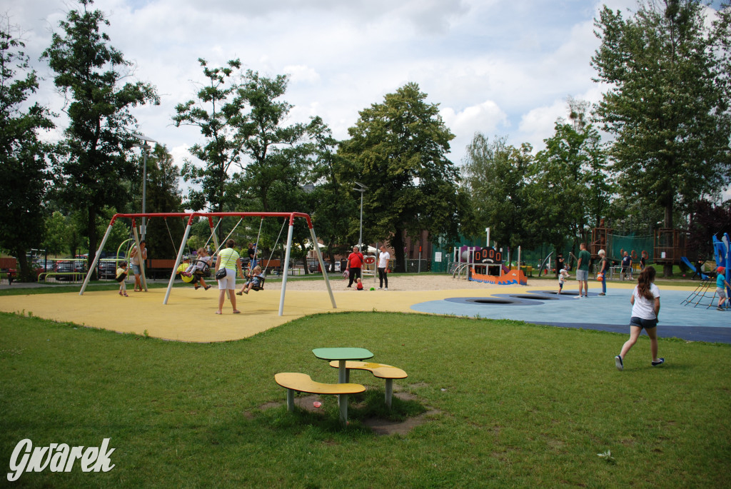 Basen otwarty, wodny i piracki plac zabaw czekają