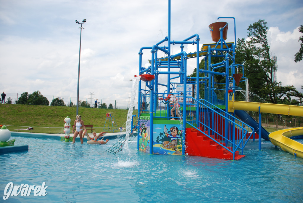 Basen otwarty, wodny i piracki plac zabaw czekają