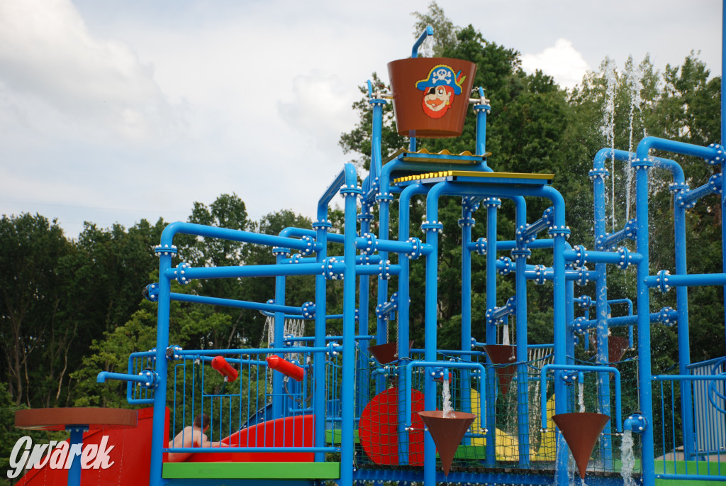 Basen otwarty, wodny i piracki plac zabaw czekają