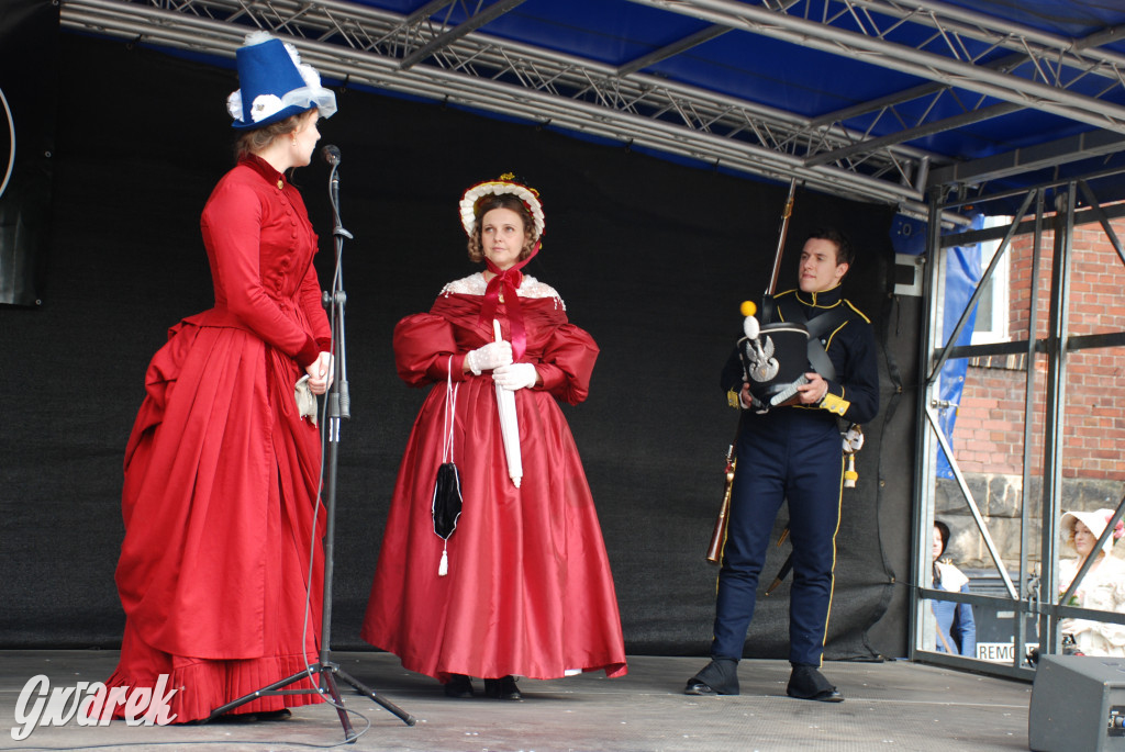 Pokaz mody na rodzinnym pikniku