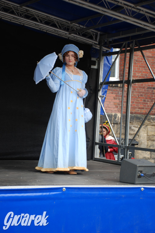 Pokaz mody na rodzinnym pikniku