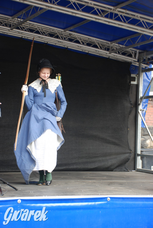 Pokaz mody na rodzinnym pikniku