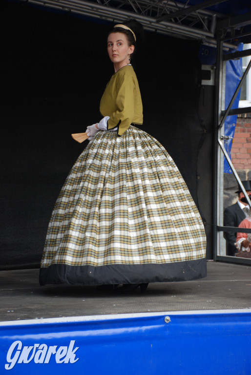 Pokaz mody na rodzinnym pikniku