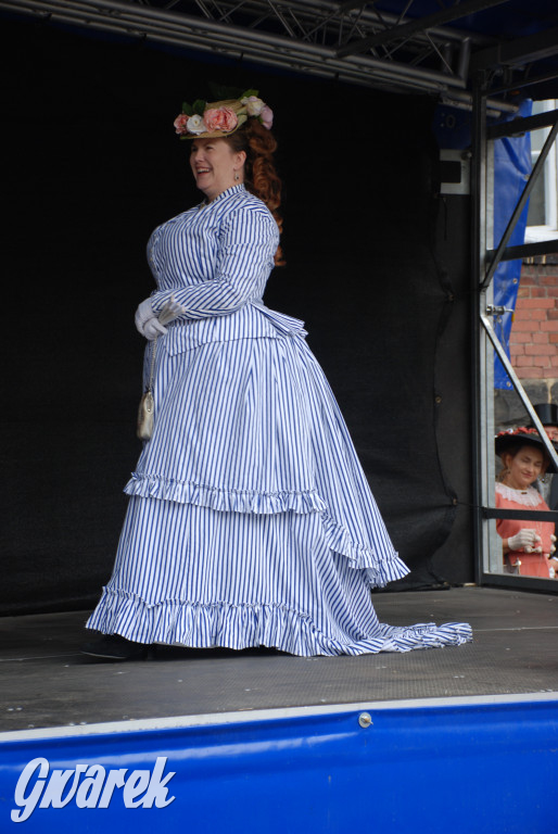 Pokaz mody na rodzinnym pikniku