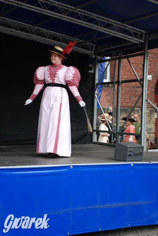 Pokaz mody na rodzinnym pikniku