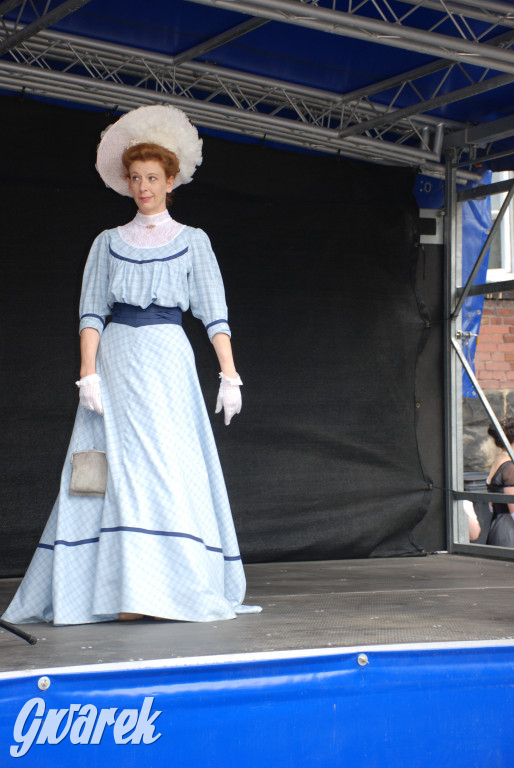 Pokaz mody na rodzinnym pikniku