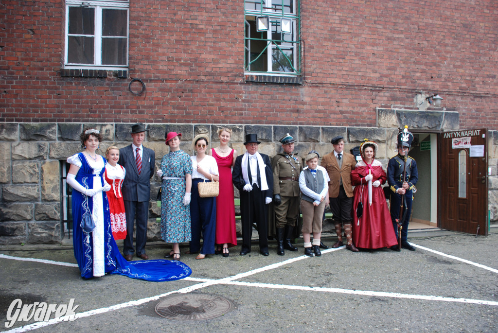 Pokaz mody na rodzinnym pikniku