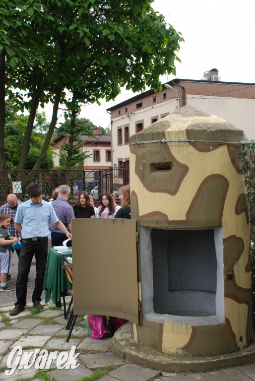 Pokaz mody na rodzinnym pikniku