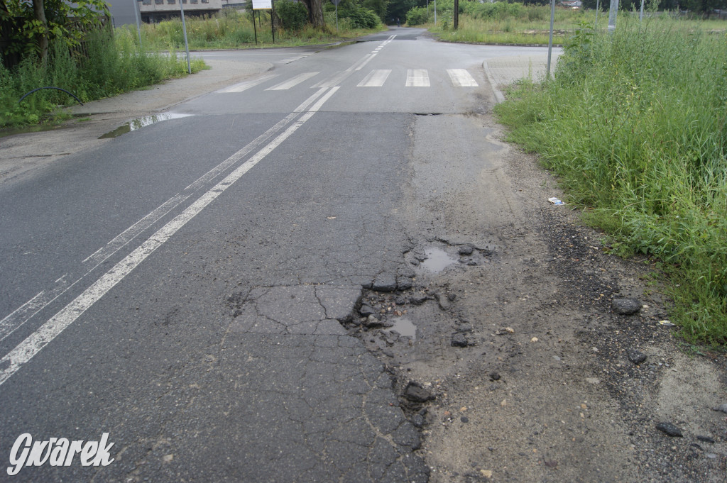 Lasowice. Dziurawa ulica Polna straszy