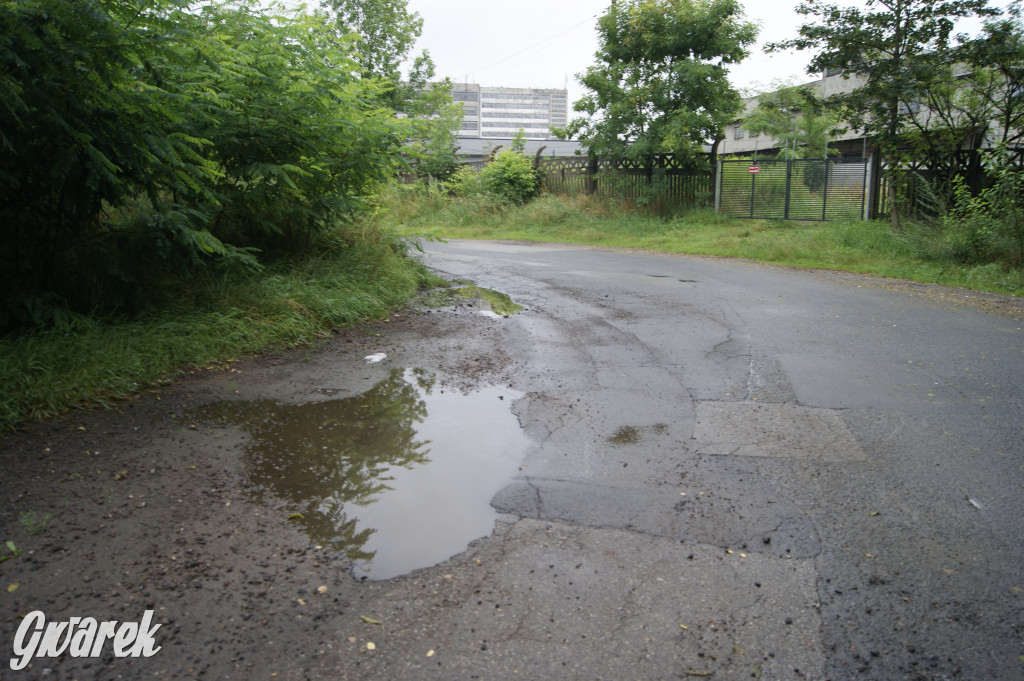 Lasowice. Dziurawa ulica Polna straszy