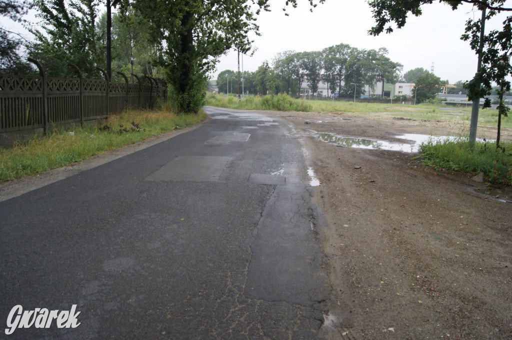 Lasowice. Dziurawa ulica Polna straszy