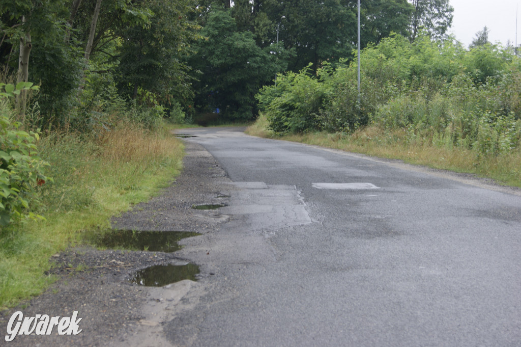 Lasowice. Dziurawa ulica Polna straszy