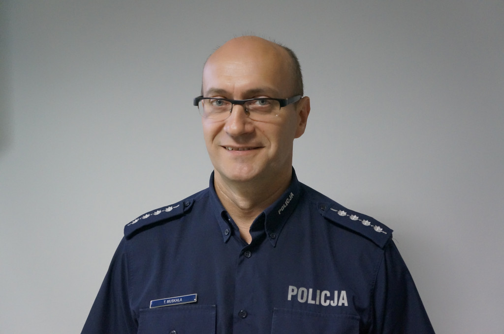 Policjant i druh zdobywa górskie szczyty