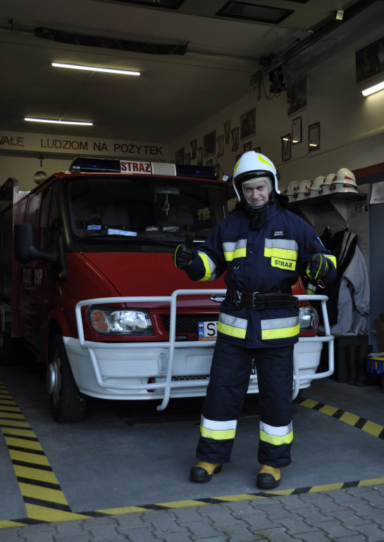 Policjant i druh zdobywa górskie szczyty