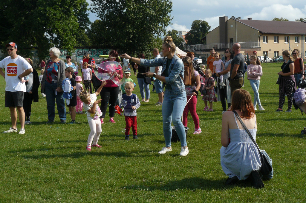 Festiwal baniek mydlanych na boisku TS Gwarek