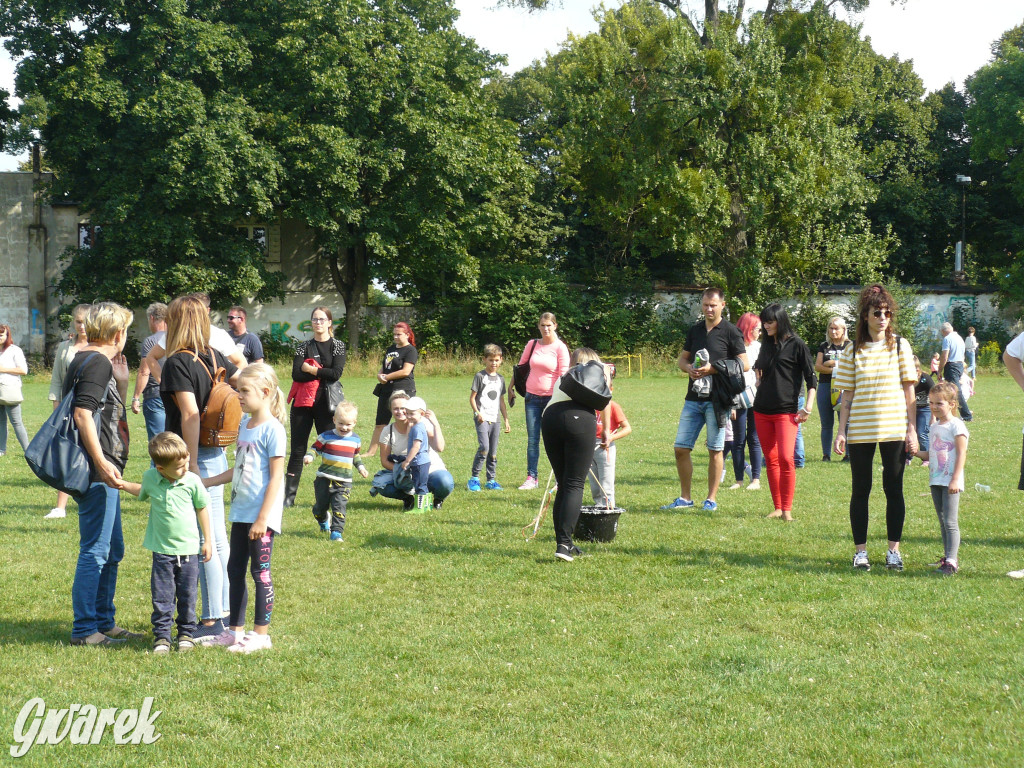 Festiwal baniek mydlanych na boisku TS Gwarek