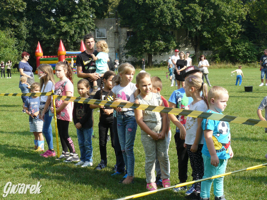 Festiwal baniek mydlanych na boisku TS Gwarek