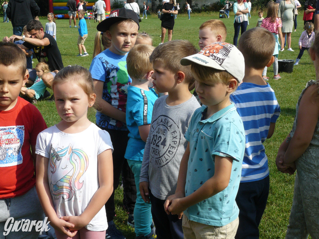 Festiwal baniek mydlanych na boisku TS Gwarek